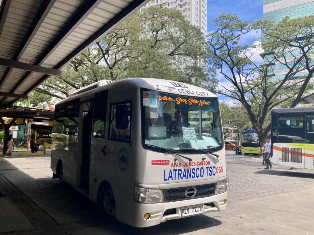 フィリピン・セブ　ITパーク発のバス　17B