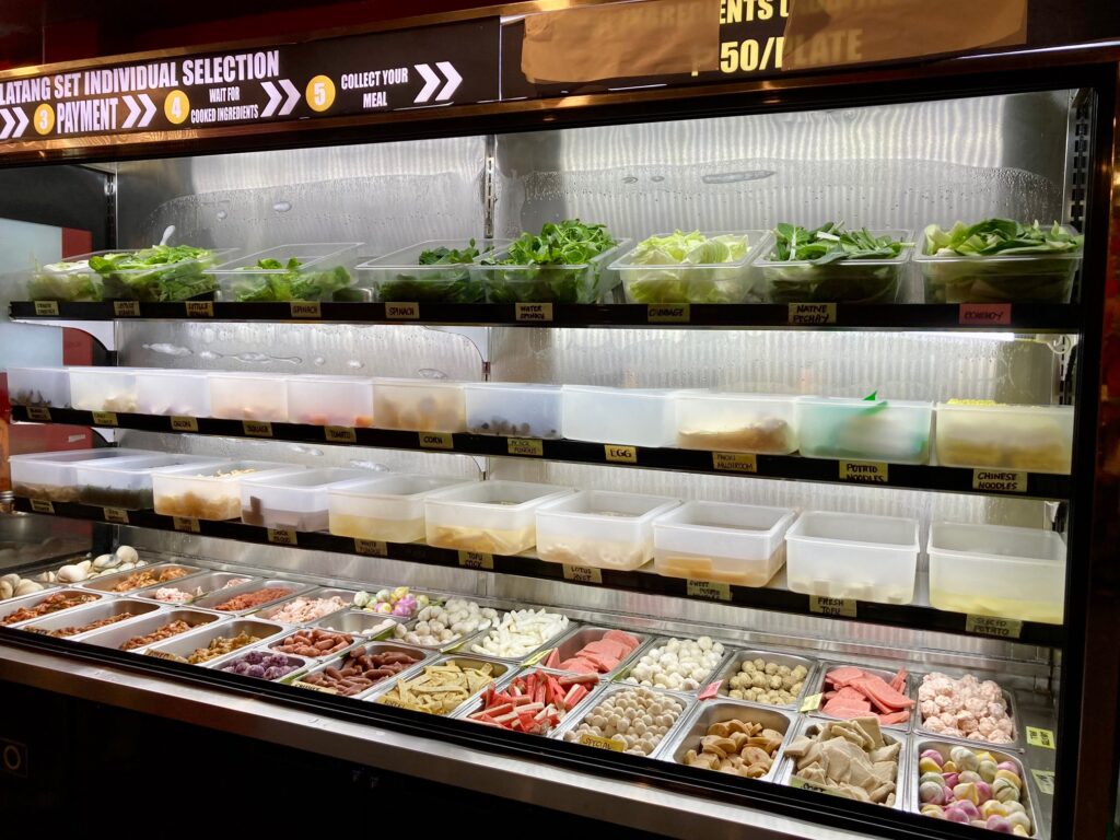 ITパークのマーラータン屋・Yang Hero店内　マーラータン具材コーナー