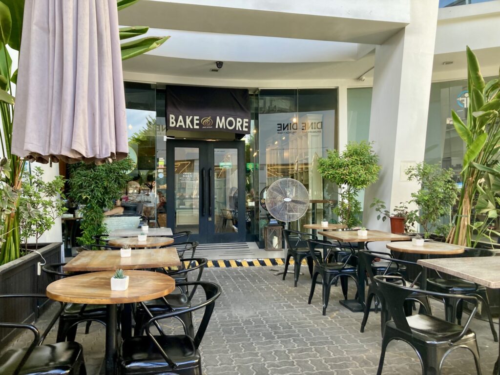 セブバニラドStreetscape内　Bake and More