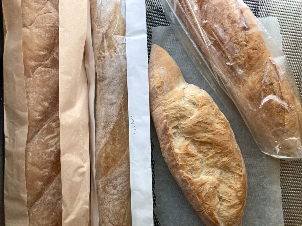 フィリピン・セブ　バゲット食べ比べ　Europe、Cafe Des Amis、Bakery Soesterberg、Bake & More