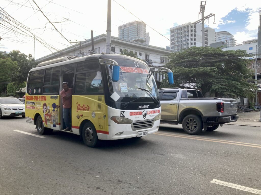 フィリピン・セブ　ITパーク発のA.S.Fortuna Street コンソレーション行きバス　