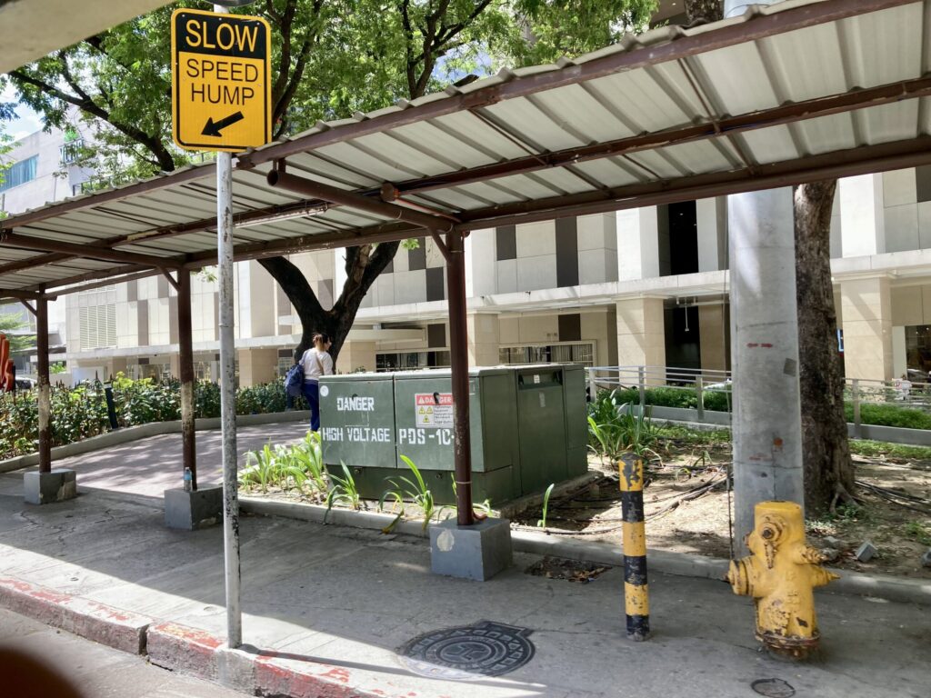 フィリピン・セブ　アヤラセンター　Maybank前