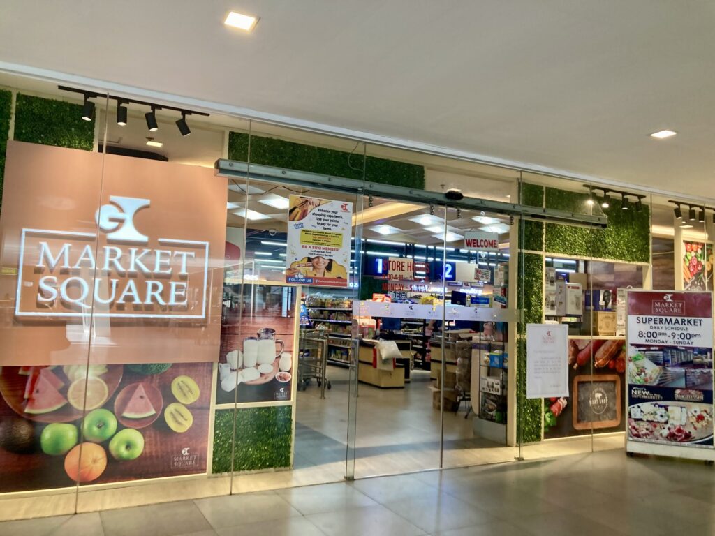 セブ・バニラド商業施設Streetscape内Market Square