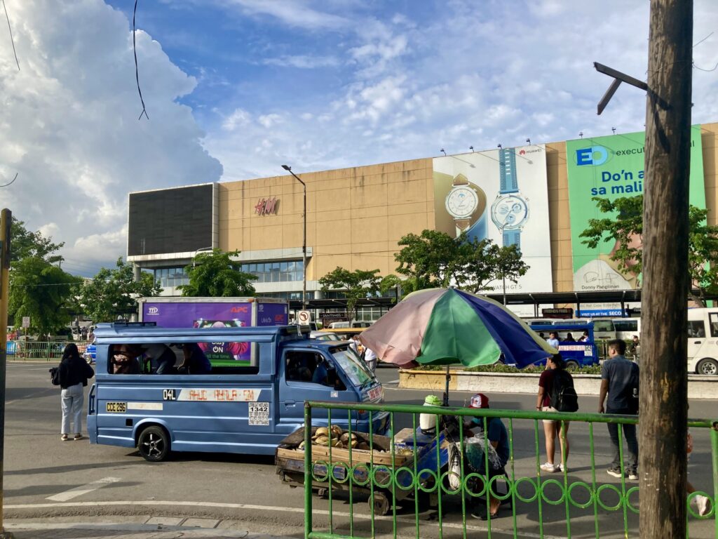 フィリピン・セブ　04L　SMシティセブ