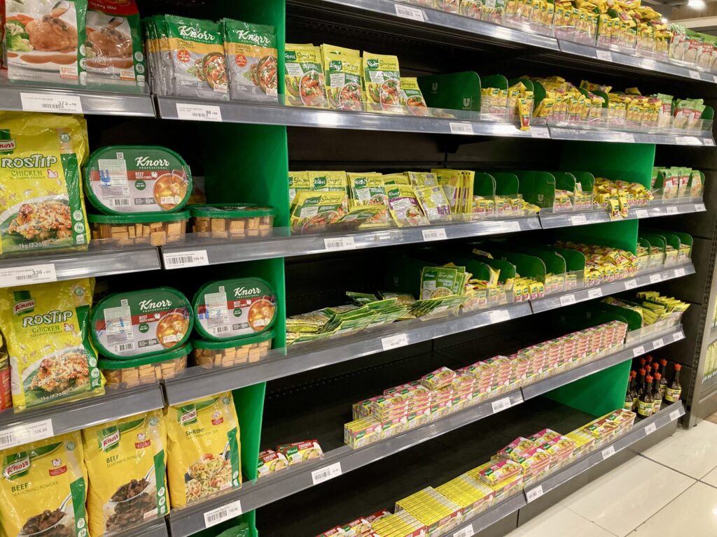 スーパーのシニガンミックス売り場