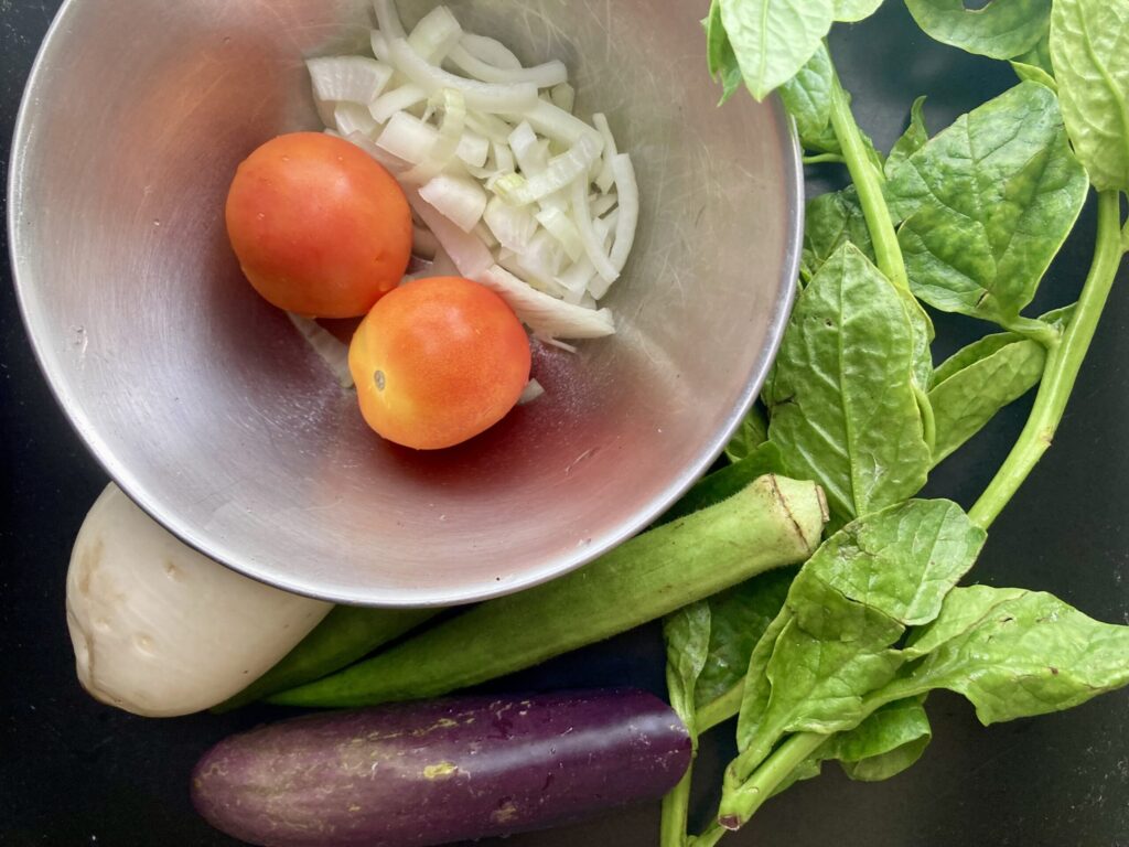 海老のシニガンスープ　材料