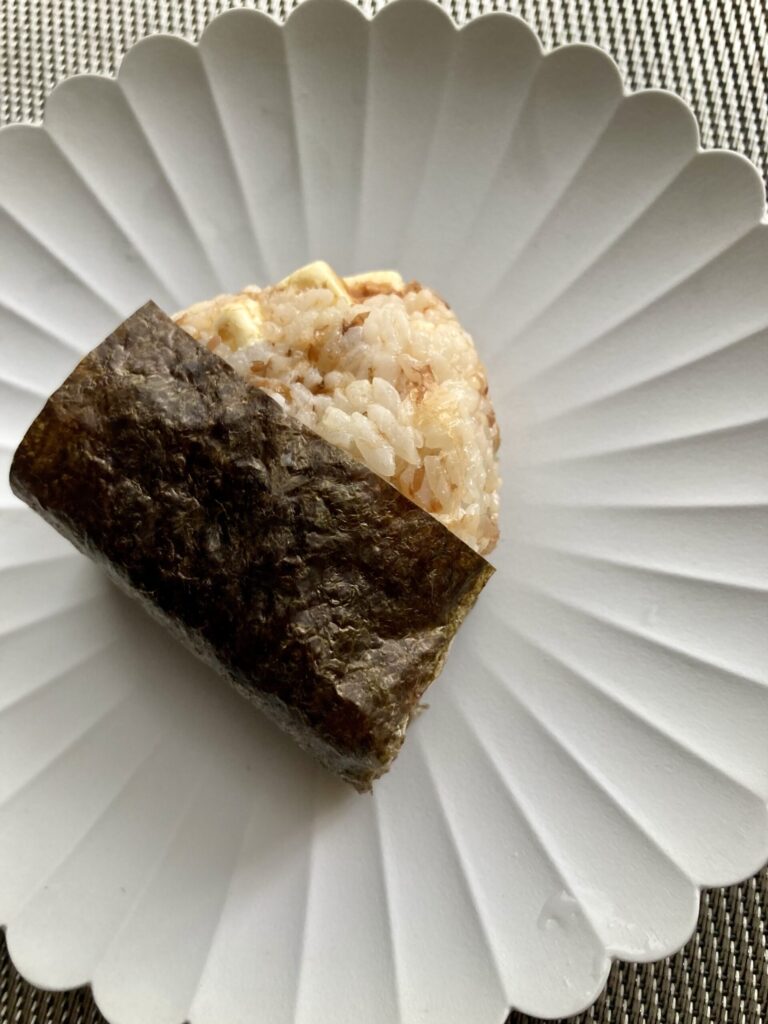 かつおクリームチーズおにぎり
