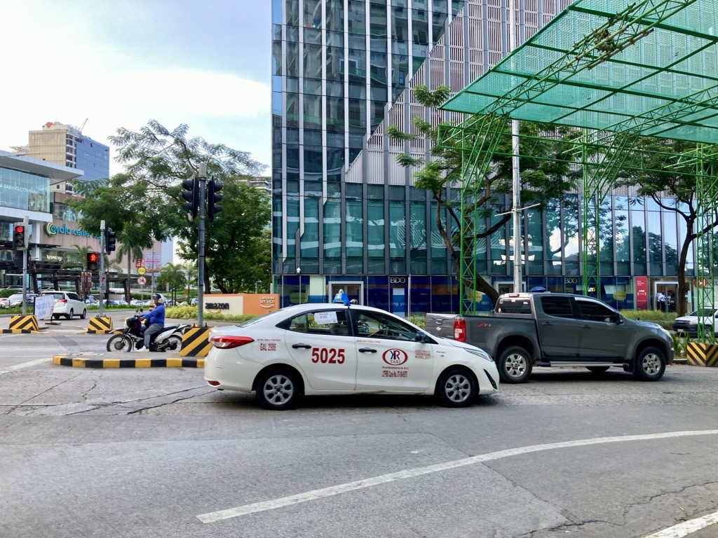 フィリピン・セブ　アヤラセンター前のPhilam Lifeビル