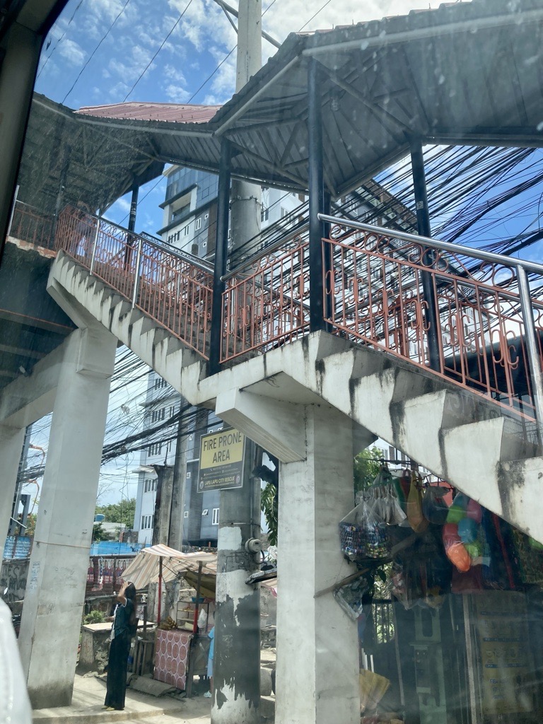 ラプラプシティPusokの歩道橋