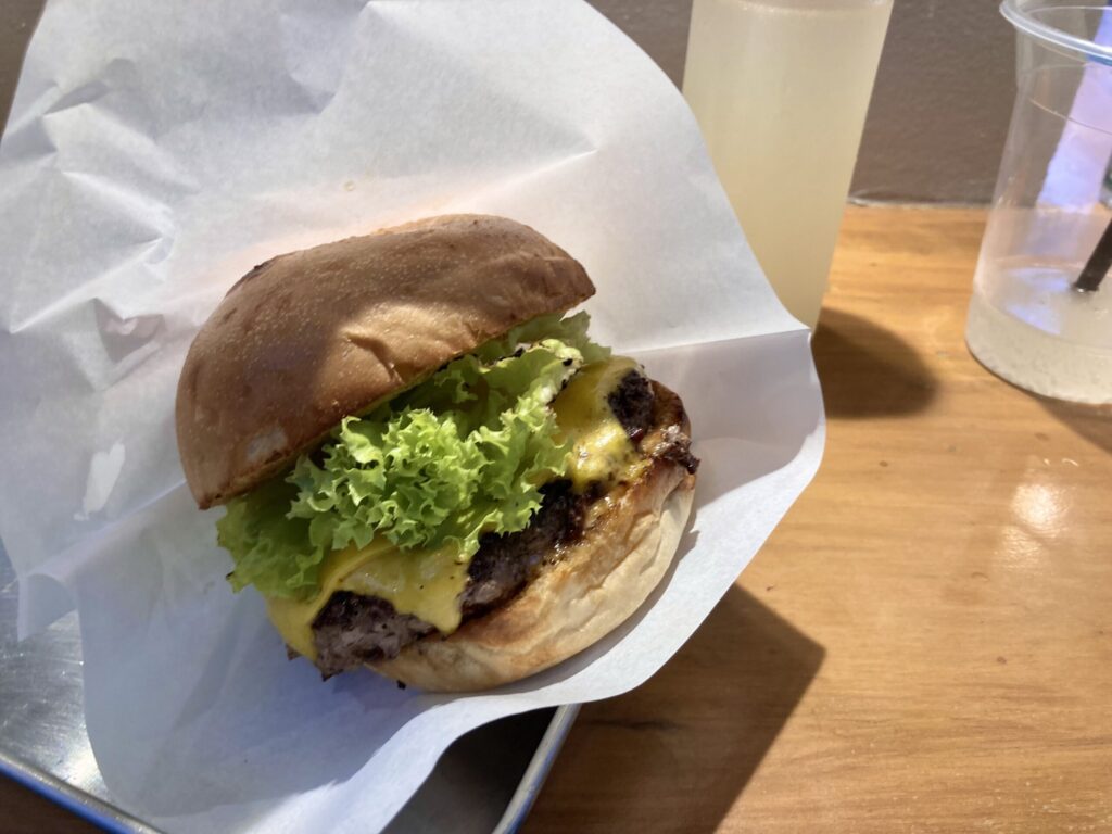 Mothership Burgers マザーシップバーガー フィリピン・セブ ITパーク