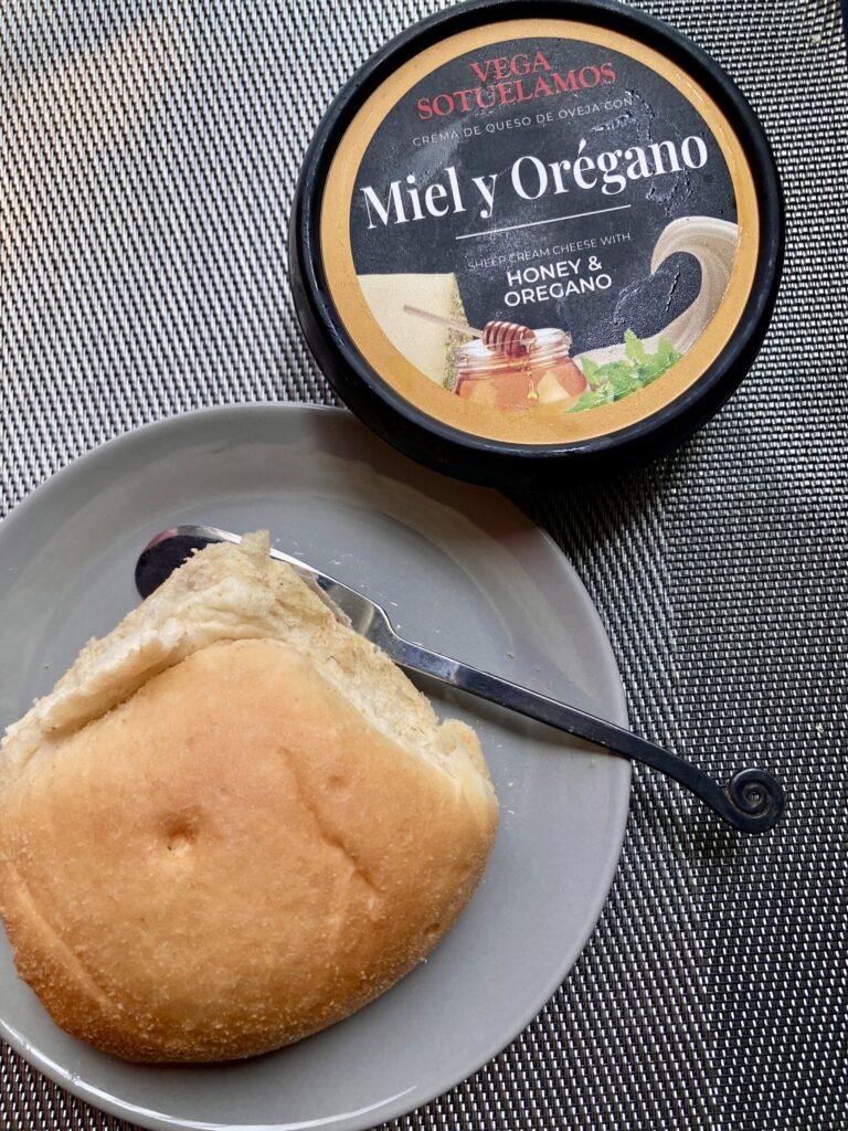 フィリピン・セブ　ランダースで買ったもの　シープクリームチーズ