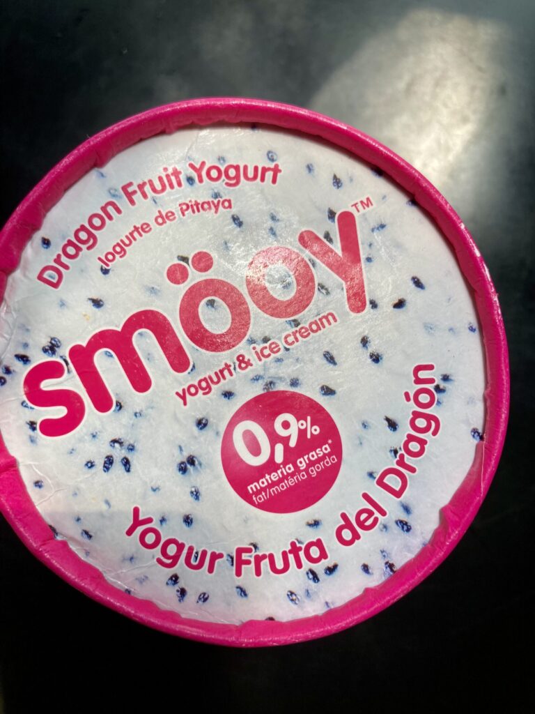 フィリピン・セブ　ランダースで買ったもの　Smooyヨーグルトアイス　ドラゴンフルーツ味