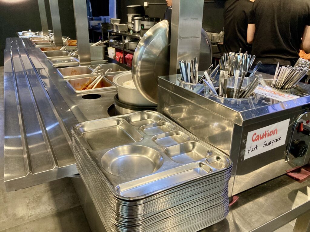 フィリピンセブ・ITパークの格安韓国食堂Barangay Seoul Express（バランガイソウルエクスプレス）店内　カウンター