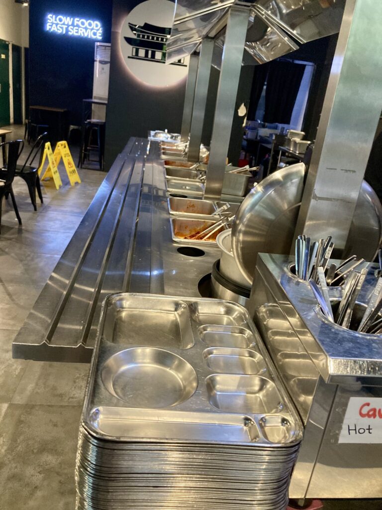 フィリピンセブ・ITパークの格安韓国食堂Barangay Seoul Express（バランガイソウルエクスプレス）店内　カウンター