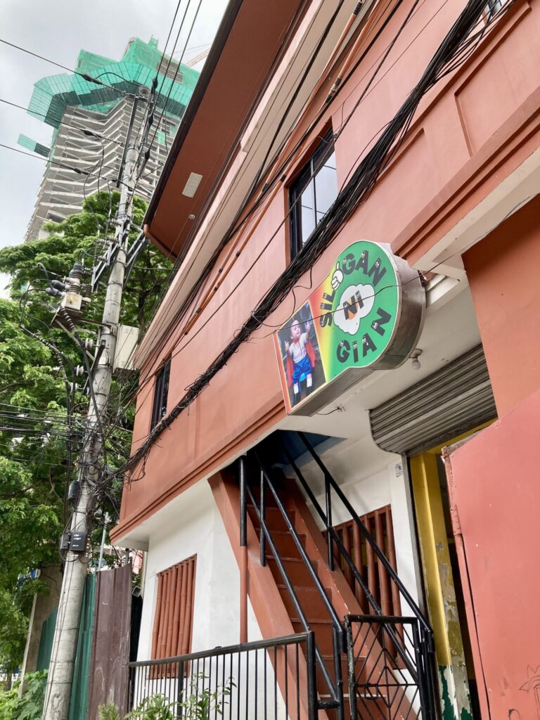 フィリピン・セブシティ　ローカル食堂2階の賃貸アパート物件　月5000ペソ