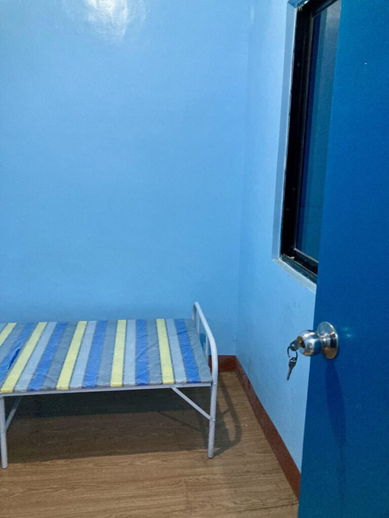 フィリピン・セブシティ　ローカル食堂2階の賃貸アパート物件　月5000ペソ