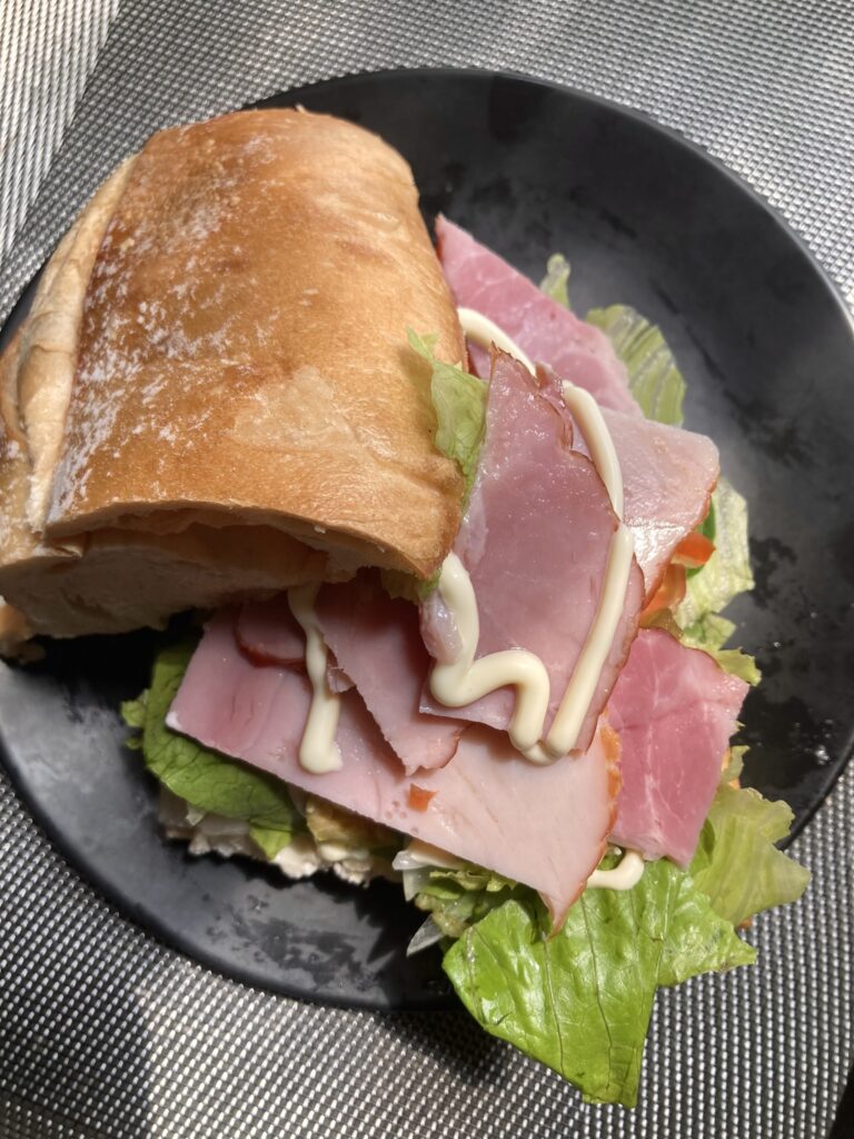 Kate's Bakeryのバタールサンドイッチ