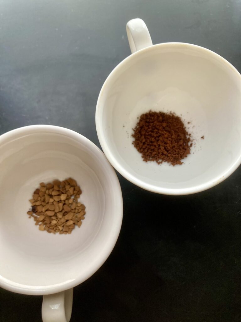 ランダースのFoundersインスタントコーヒー　Signature BlendとMorning Blend比較
