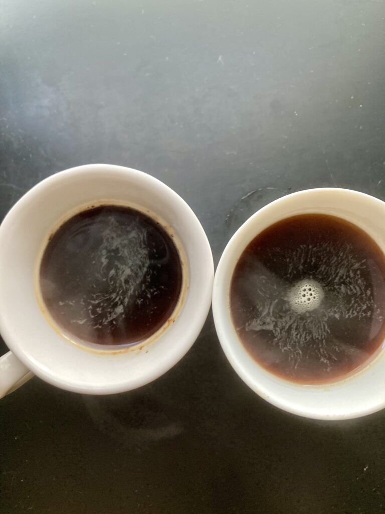 ランダースのFoundersインスタントコーヒー　Signature BlendとMorning Blend比較