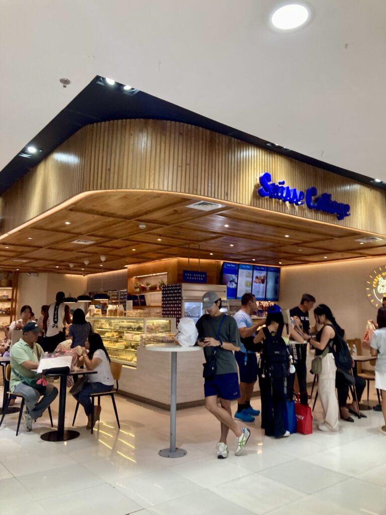 Suisse Cottageアヤラセンターセブメトロスーパー入り口横