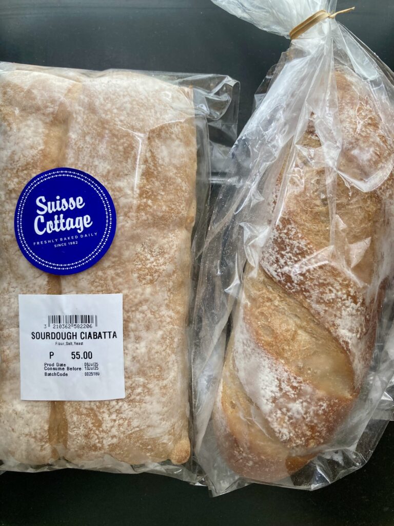 Suisse CottageのサワードウチャバタとKate's Bakeryのミニバゲット