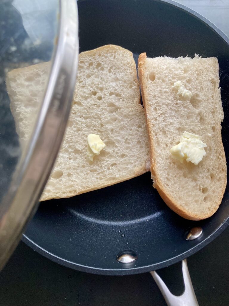 Suisse CottageのサワードウチャバタとKate's Bakeryのミニバゲット