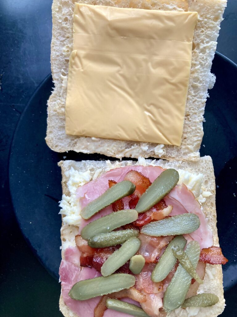 Suisse Cottageのサワードウチャバタでキューバサンド