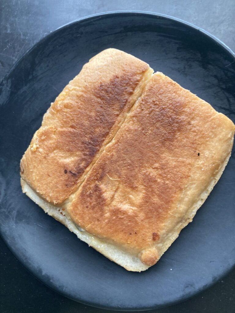 Suisse Cottageのサワードウチャバタでキューバサンド