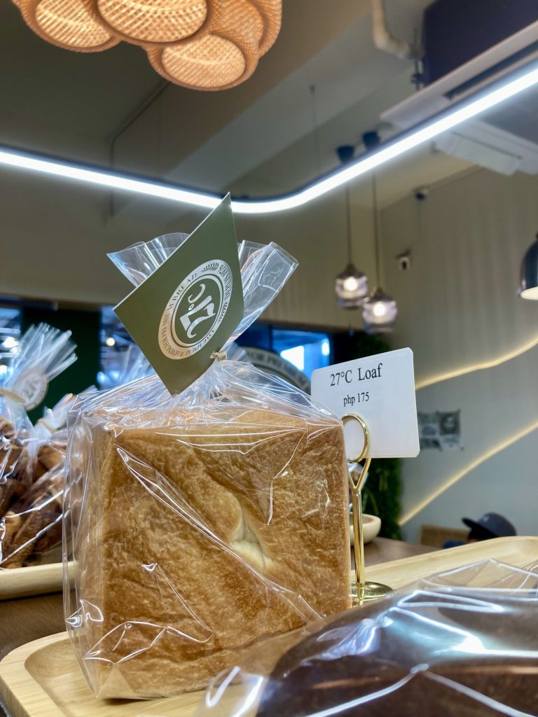 フィリピン・セブバニラドの韓国系ベーカリーカフェ　27℃ Bakeryの食パン　27℃ Loaf 