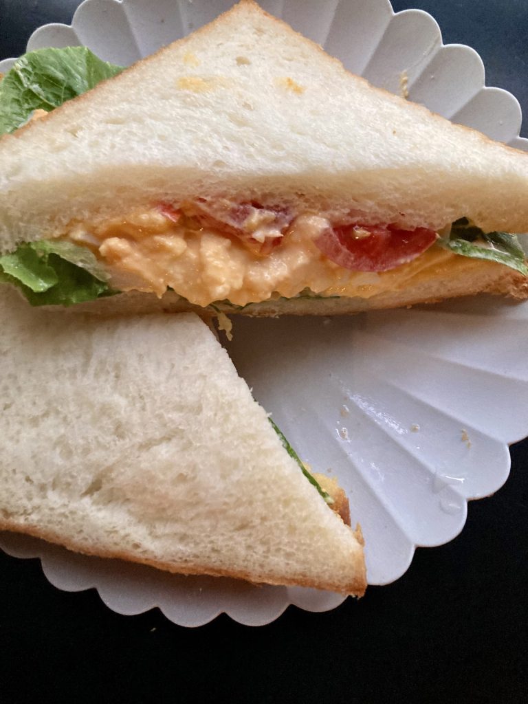 フィリピン・セブバニラドの韓国系ベーカリーカフェ　27℃ Bakeryの食パン　27℃ Loaf たまごサンド