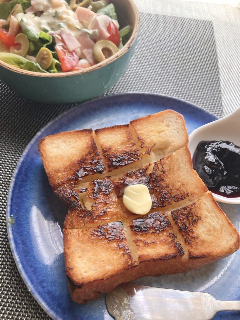 フィリピン・セブバニラドの韓国系ベーカリーカフェ　27℃ Bakeryの食パン　27℃ Loaf バタートースト