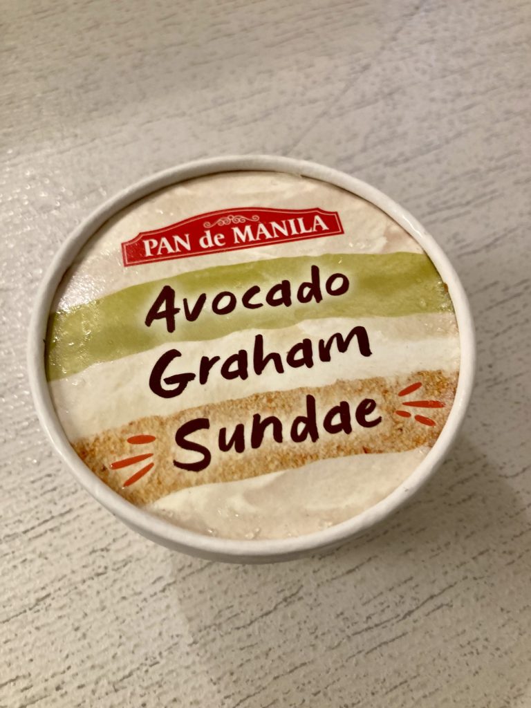 フィリピンのチェーンパン屋　Pan de Manila パンドマニラのアボカドグラハムサンデー　Avocado Graham Sundae
