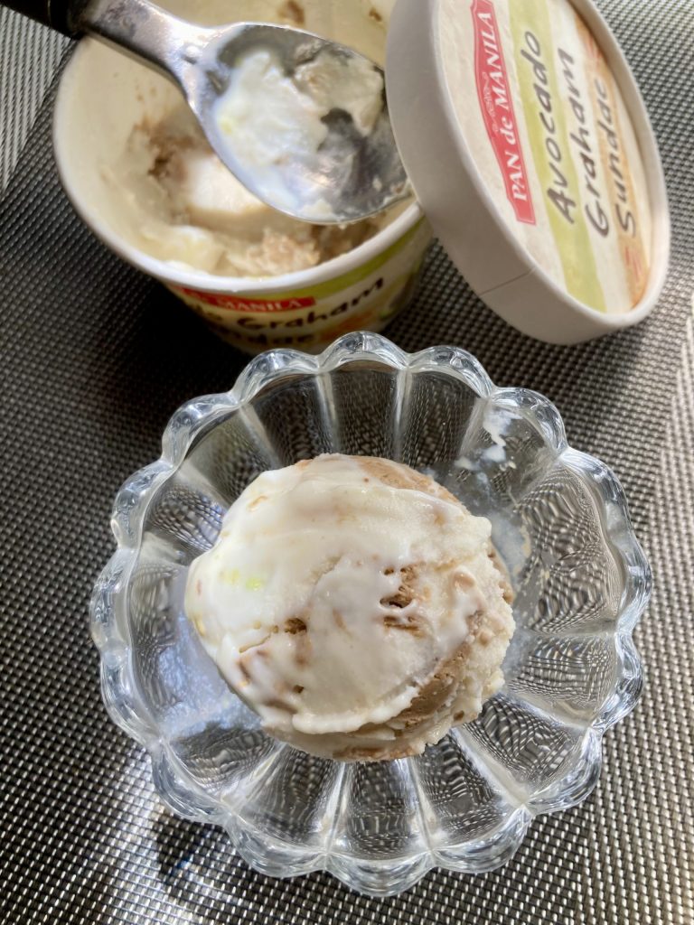 フィリピンのチェーンパン屋　Pan de Manila パンドマニラのアボカドグラハムサンデー　Avocado Graham Sundae