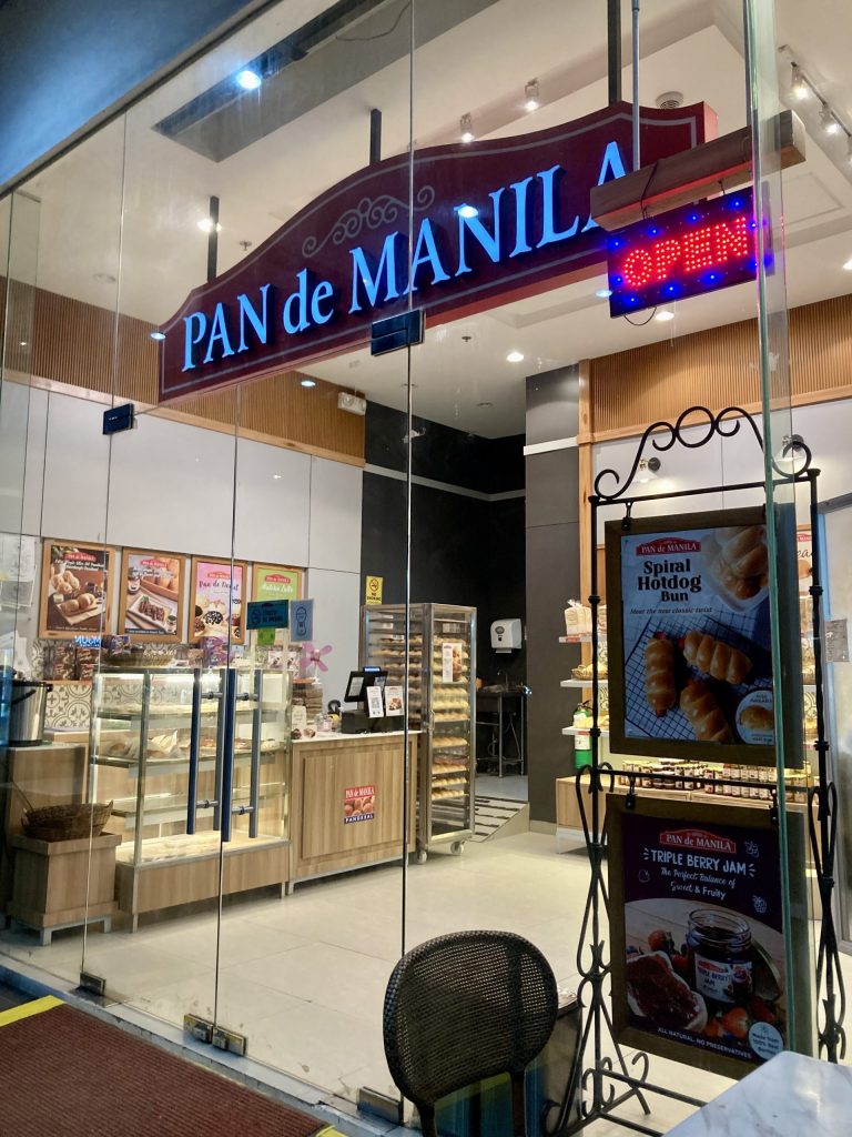 フィリピンのチェーンパン屋　Pan de Manila パンドマニラ