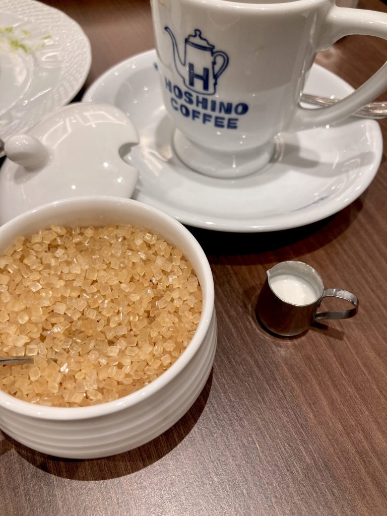 星乃珈琲店セブSM Jモール店のコーヒーカップと砂糖