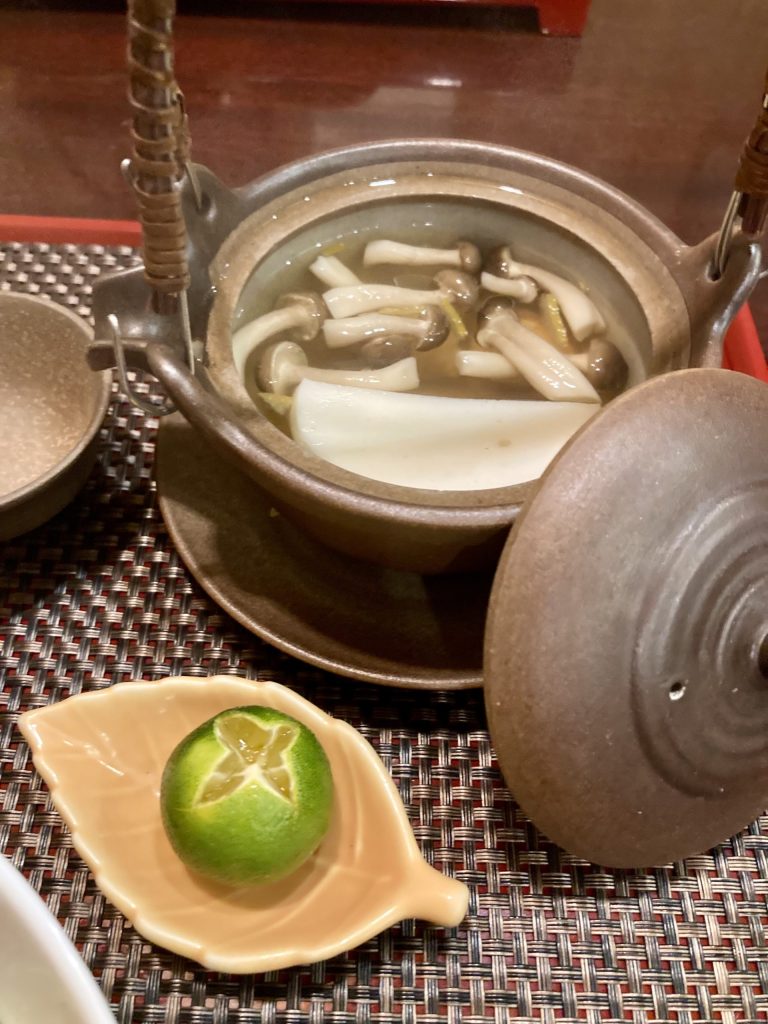 フィリピンセブマンダウェの予約制和食店そば鎌倉しめじの土瓶蒸し