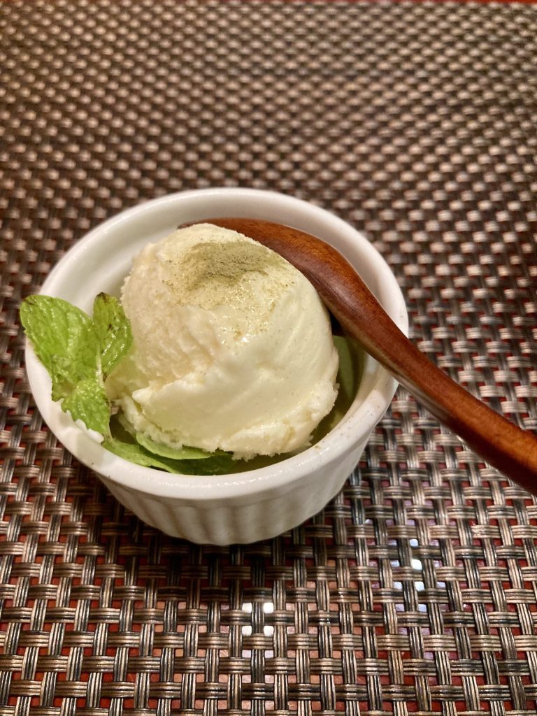 フィリピンセブマンダウェの予約制和食店そば鎌倉　抹茶プリン