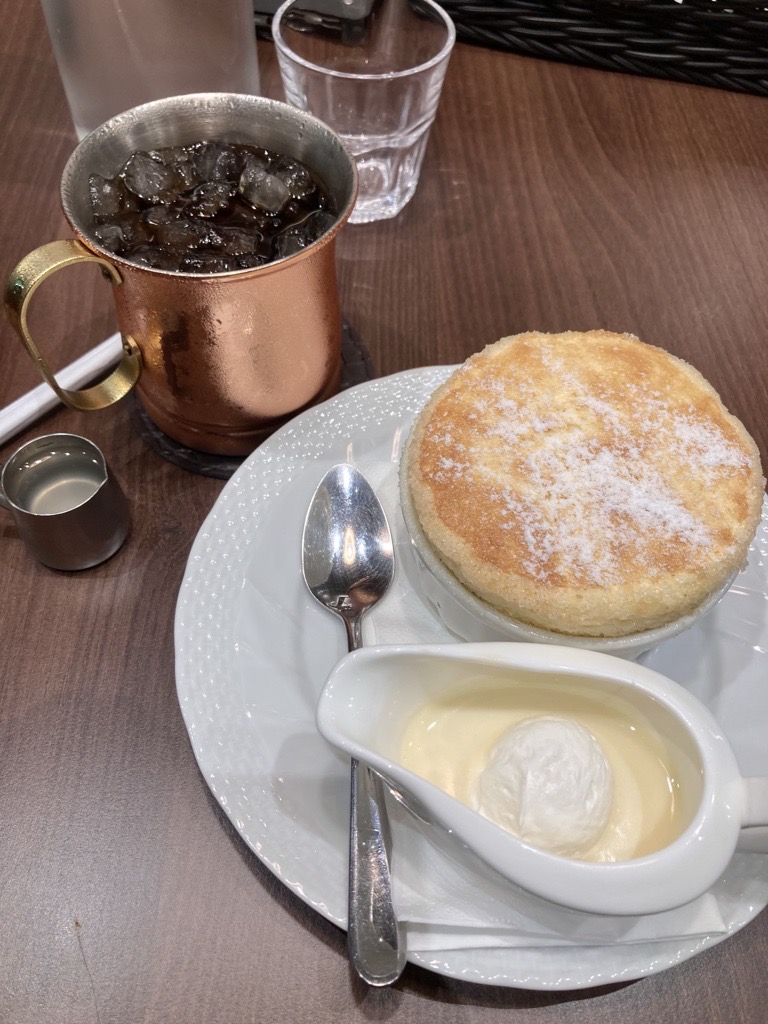 星乃珈琲店フィリピン　窯焼きスフレとアイスコーヒー