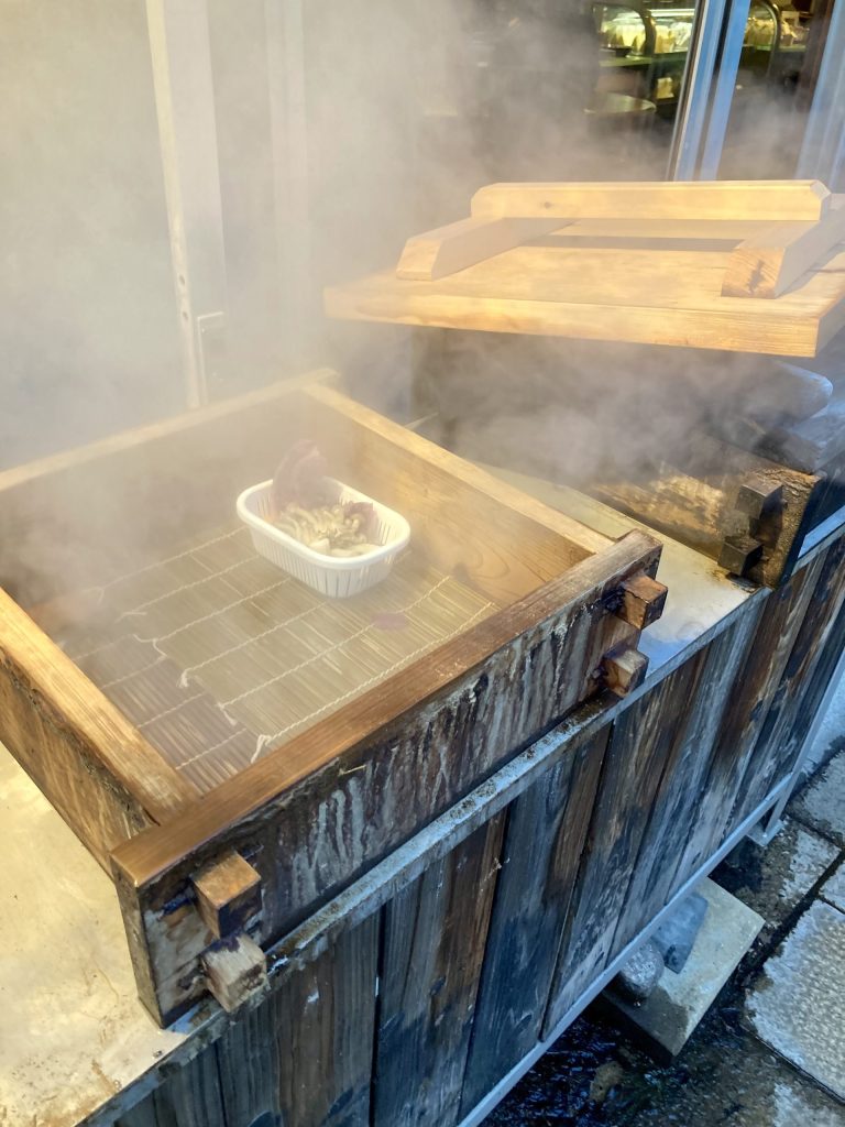 別府温泉　アルテノイエ　店前の地獄蒸し