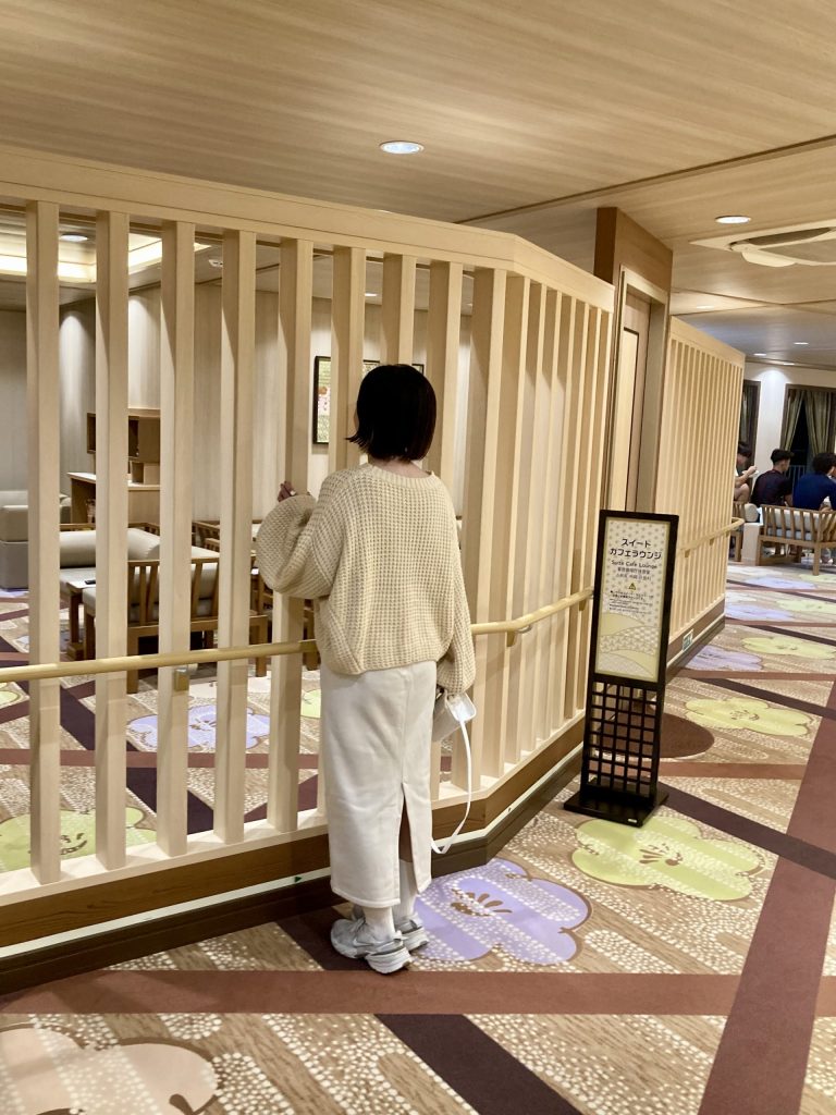 さんふらわあむらさき　スイート専用カフェラウンジ