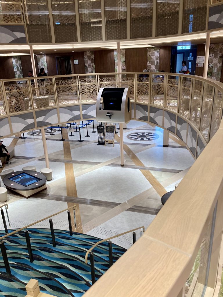 さんふらわあむらさき　アトリウム