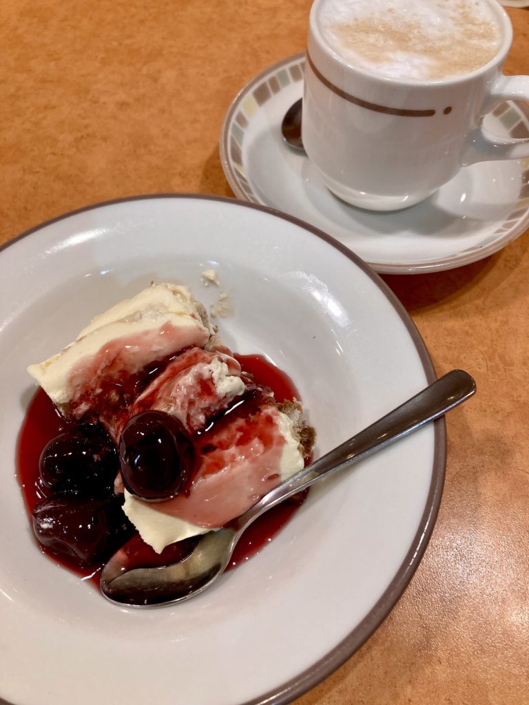 パスタデザートとドリンクバーで合計1100円@サイゼリヤ