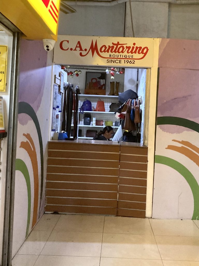 Mantaringアヤラセンターセブ店（4階端のサービスエリア）