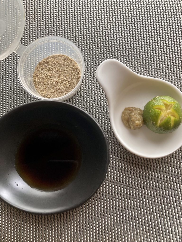 とり天に添える酢醤油・柚子胡椒・カラマンシー・山椒ミックス塩