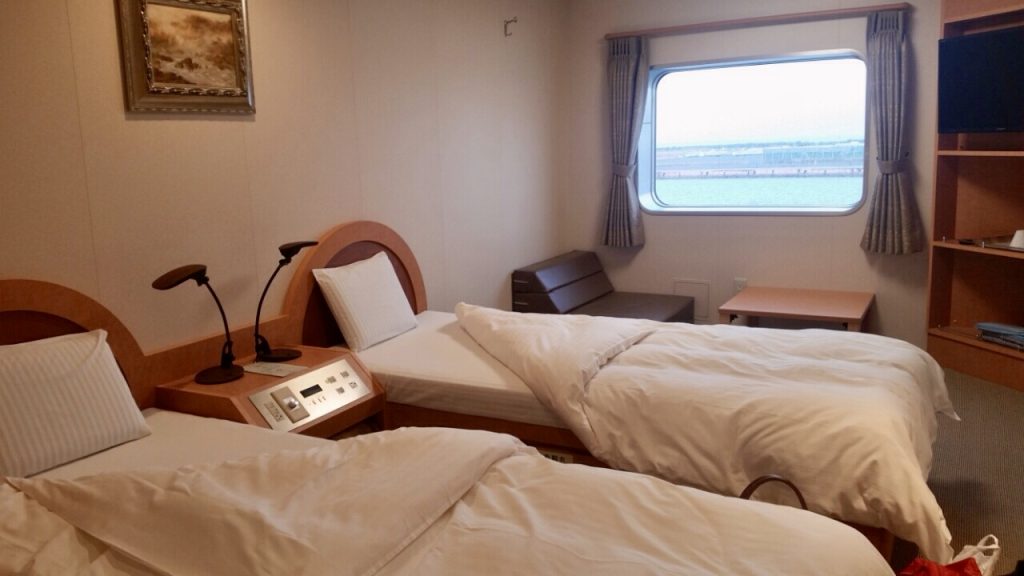 阪九フェリーの客室（窓付きの個室）