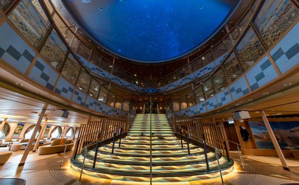 さんふらわあ公式HPのアトリウム写真