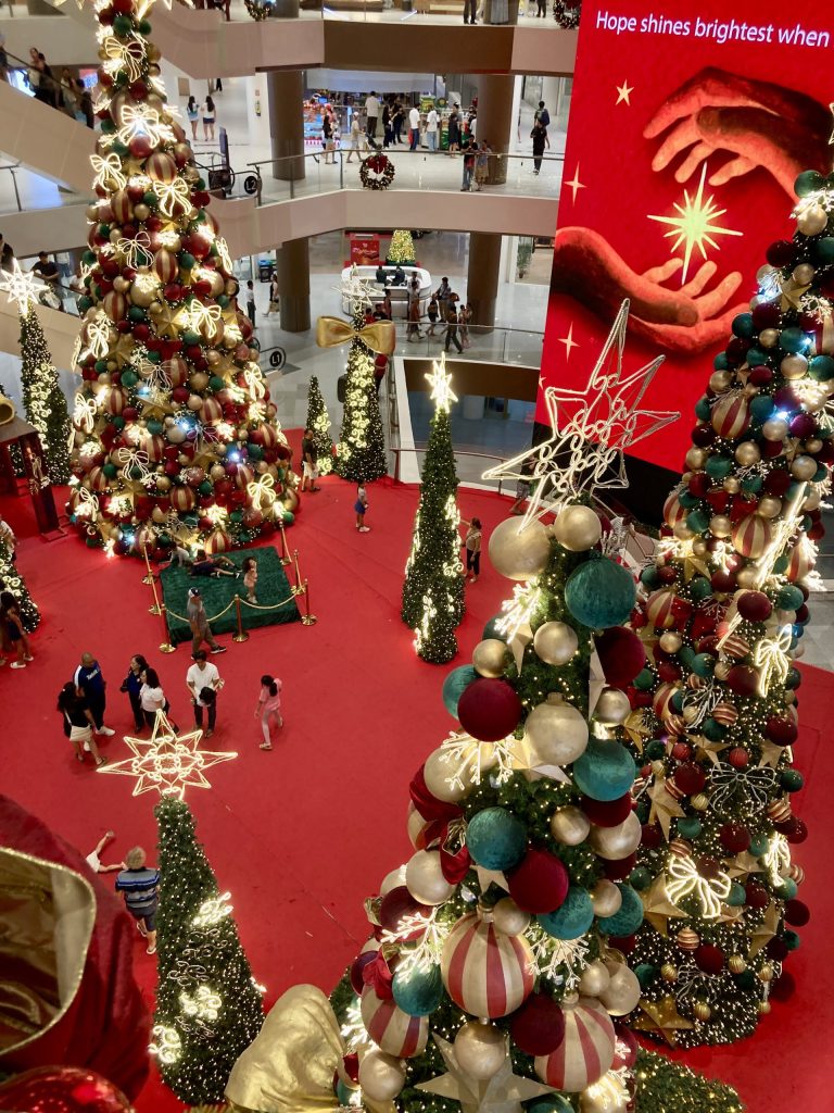 アヤラセンターセブのクリスマスツリー