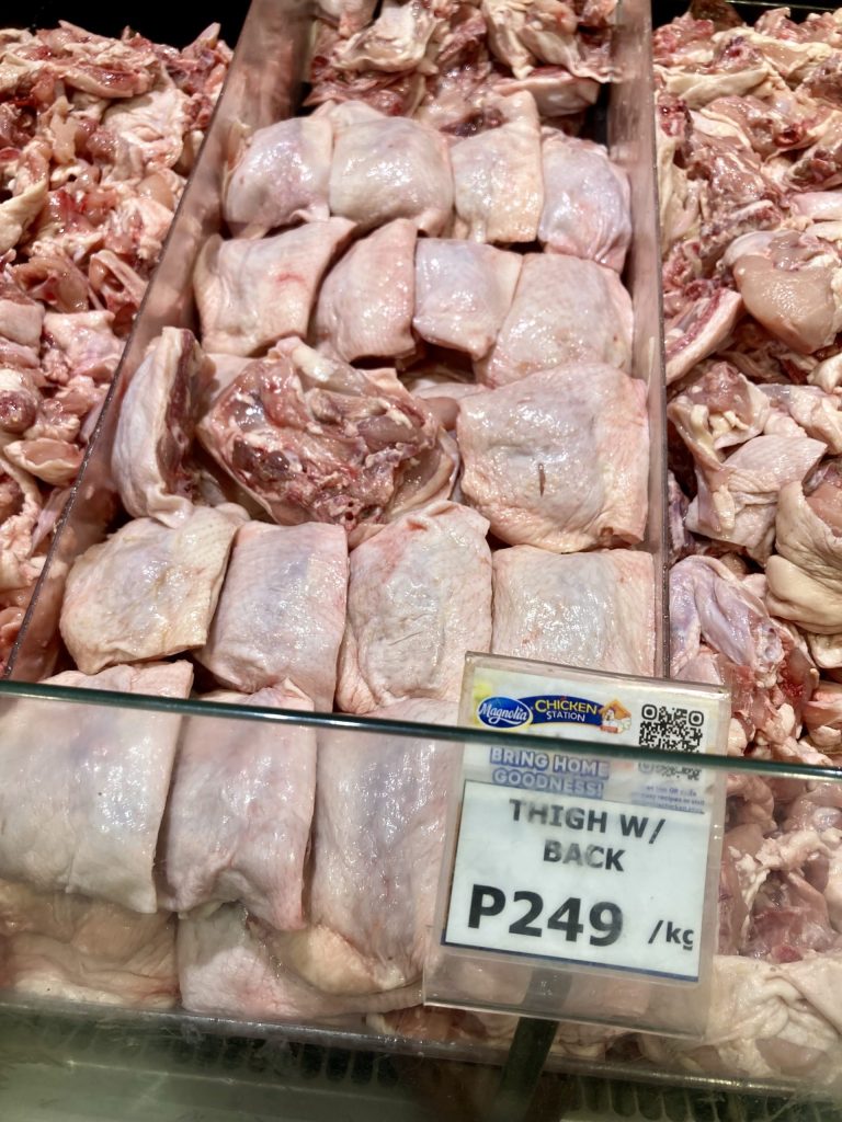 フィリピンのスーパーで買える鶏もも肉　Chicken Thigh