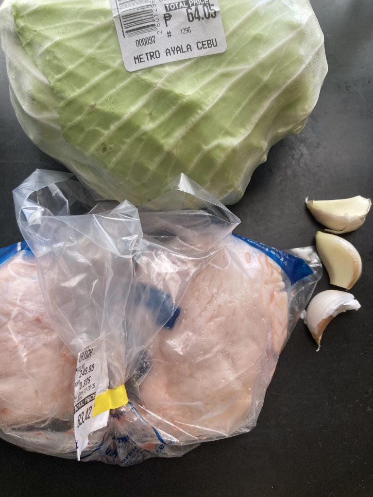 鶏肉とキャベツのもつ鍋風　材料