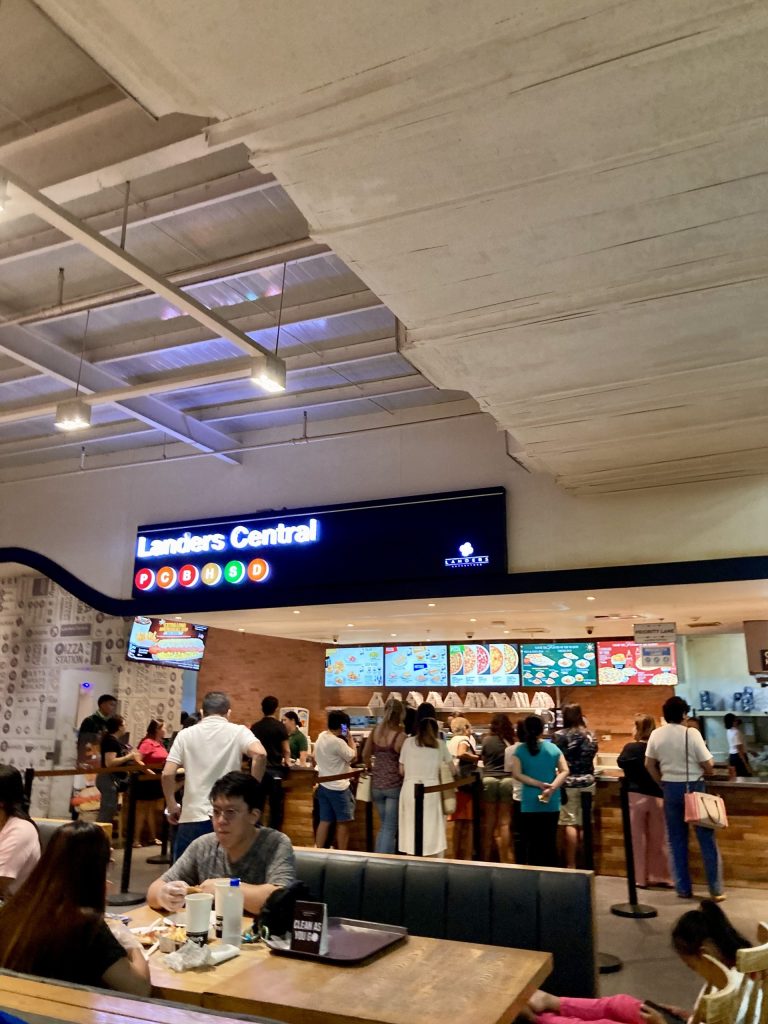 ランダースにあるファストフード屋さんLanders Central